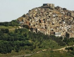 Дом в Италии за 1 евро, или Как город Ганджи продал сам себя ФОТО