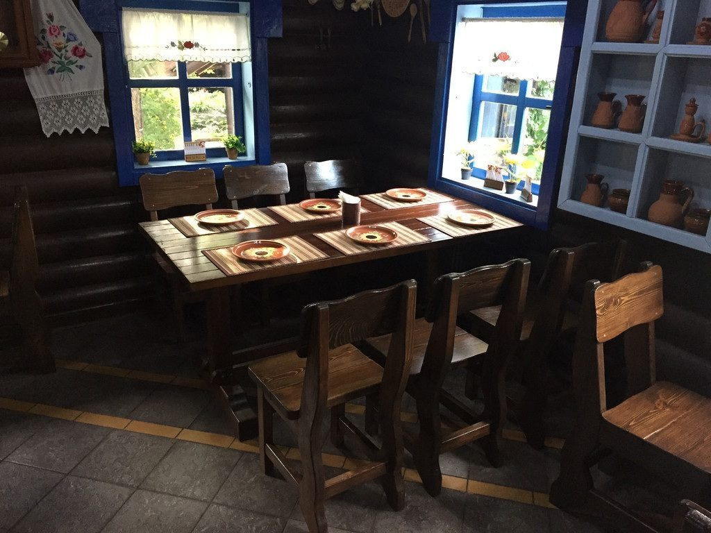Наша мебель в интерьере ресторана "ХАТА GRILL" по трассе Киев-Житомир