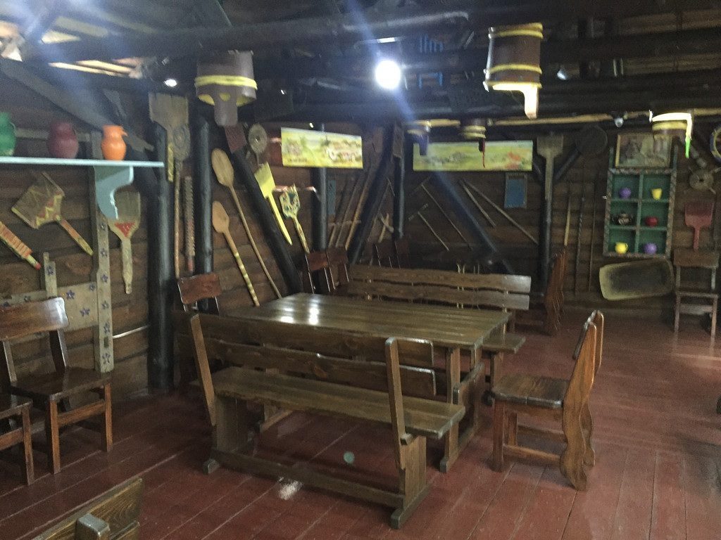 Деревянная мебель в ресторан