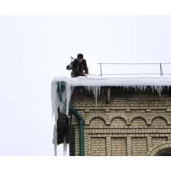Збивання бурульок і зняття снігу з даху Обухів