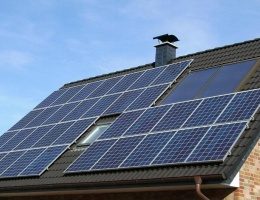 Харків'янин встановив сонячні батареї і продає електрику сусідам
