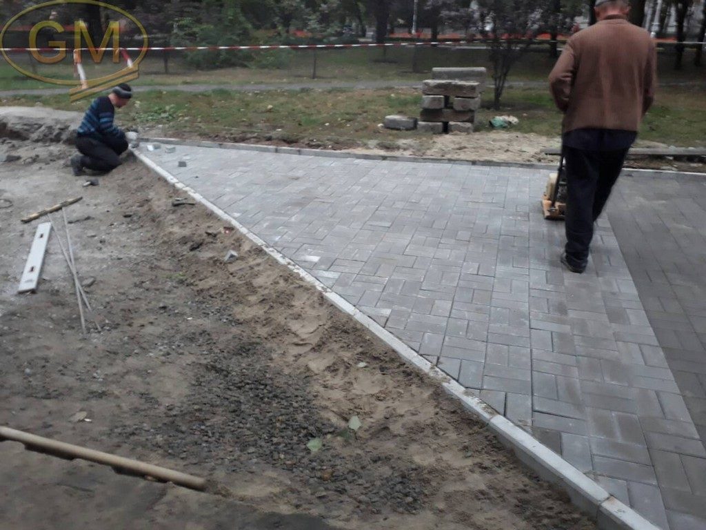Укладання тротуарної плитки