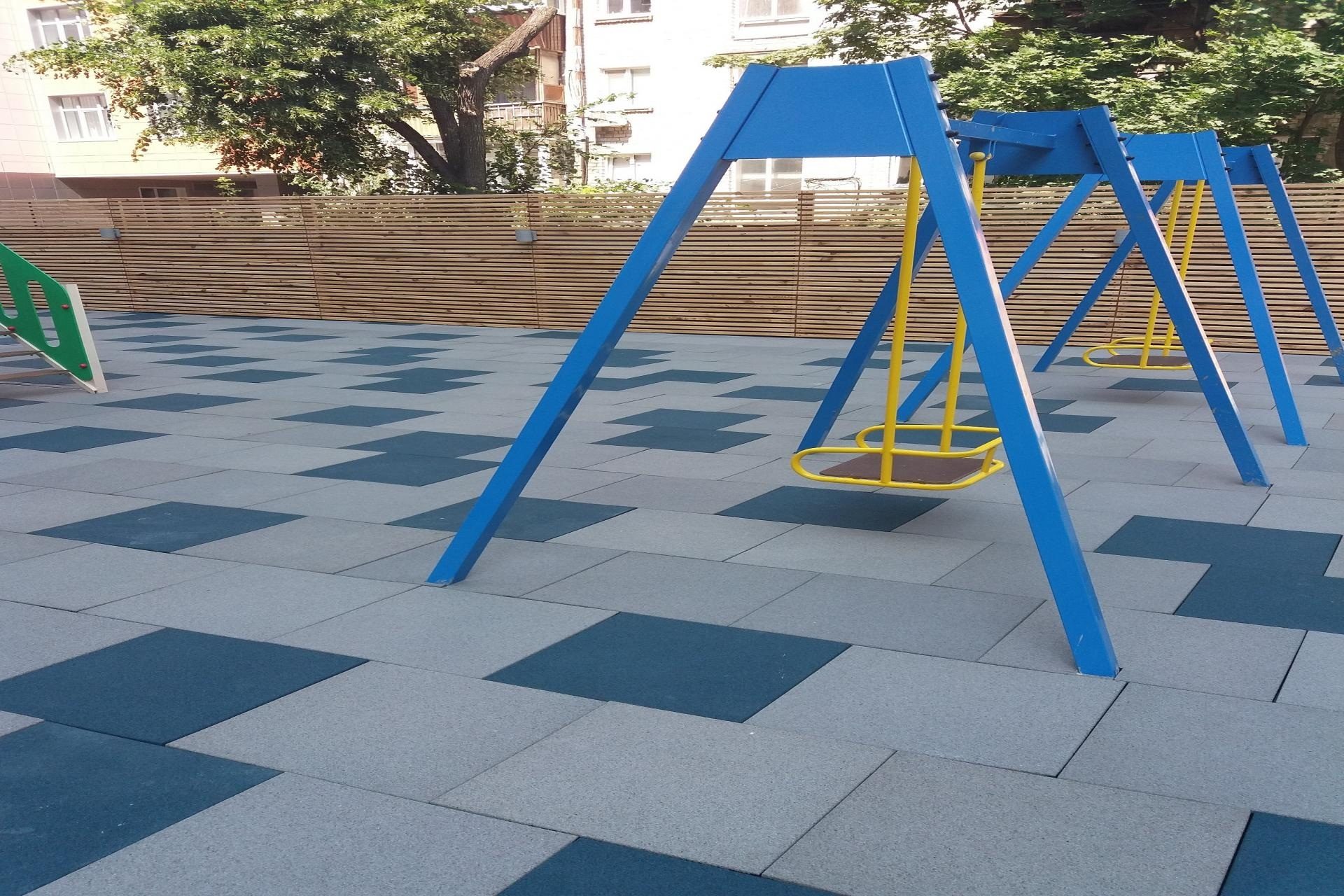 Безпечні покриття для ігрових дитячих майданчиків