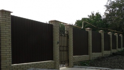 Забор из профнастила своими руками (70+ фото)