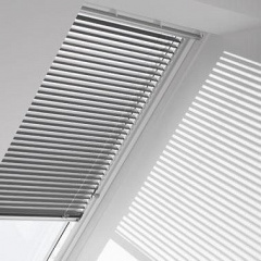 Жалюзі VELUX PAL 7001 M04 з ручним керуванням 78х98 см Харків
