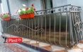 Кований балкон зашитий полікарбонатом