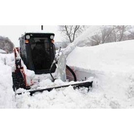 Уборка снега мини-погрузчиком Caterpillar 216 с отвалом