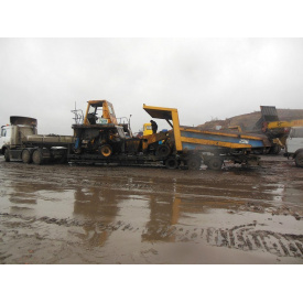 Перевозка асфальтоукладчика тралом