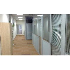 Алюминиевая перегородка в стиле loft из профиля марки Алюрон Польша). Перегородки из стекла с плёнкой в офис Киев