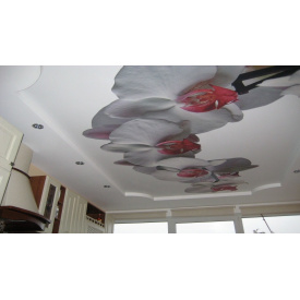 Поклейка 3Д-шпалер на стелю