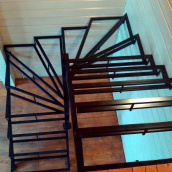 Металоконструкції для сходів в будинку Legran