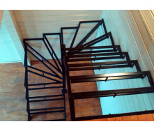 Металоконструкції для сходів в будинку Legran