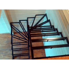 Металоконструкції для сходів в будинку Legran Ясногородка