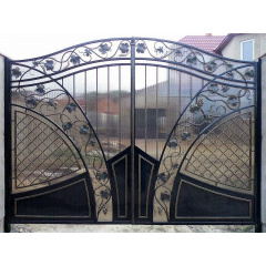 Ворота кованые ажурные с сеткой закрыты поликарбонатом Legran Лубны