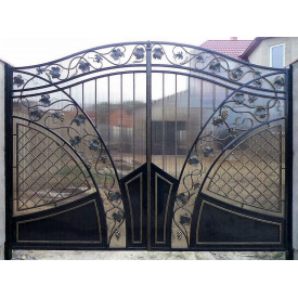 Ворота кованые ажурные с сеткой закрыты поликарбонатом Legran