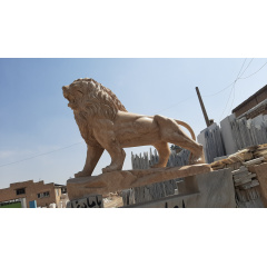 Скульптура льва Долина