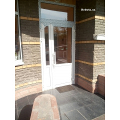Алюминиевые двери для парадного входа в жилой дом Киев