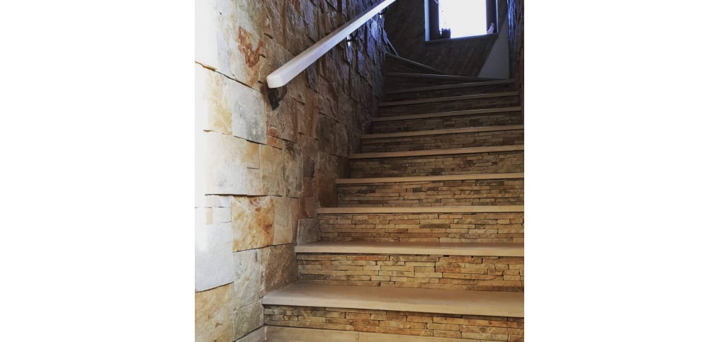 Сходи з піщанику