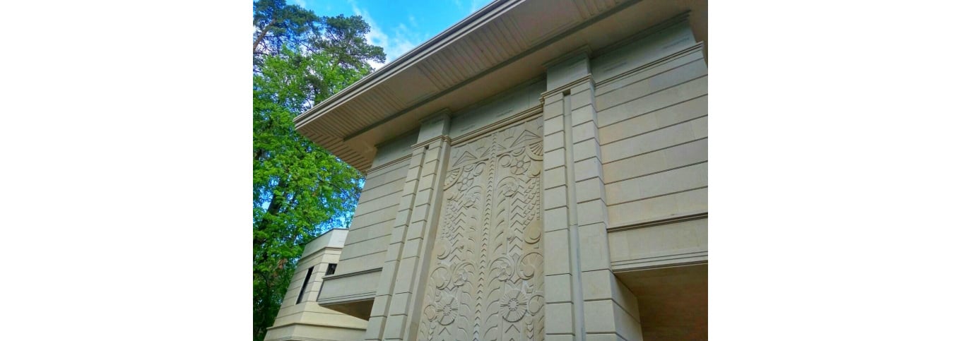 Фасади з пісковика