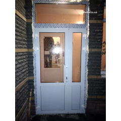 Алюмінієві двері з домофоном в під'їзд Київ