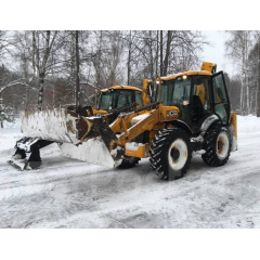 Прибирання снігу екскаватором-навантажувачем JCB 3CX Дніпро