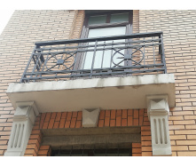 Кованый балкон прочный стальной с узором Legran