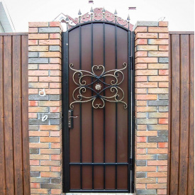 Хвіртка з профнастилом закрита з піками Legran