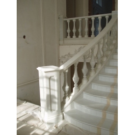 Балясина из бежевого мрамора Крема Нова