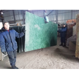 Камінь змійовик зелений у слябах