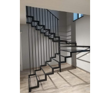 Лестницы с ограждениями металлические, прочный сварный каркас Legran