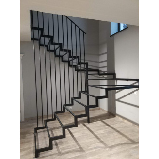 Лестницы с ограждениями металлические, прочный сварный каркас Legran