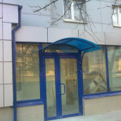 Київський завод представляє: індивідуальні алюмінієві двері для Вашого затишку