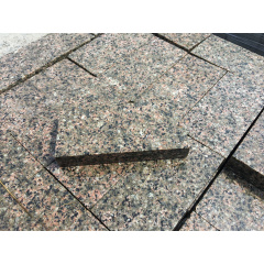 Гранітна бруківка з Василівського граніту повнопилена верх термооброблений Київ