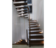Деревʼяні сходи в будинок з масиву ясена Виготовлення сходів за індивідуальним замовленням