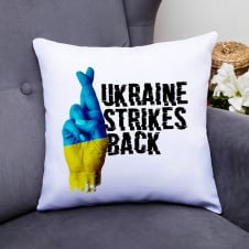 Подушка декоративная с патриотическим принтом "Ukraine Strikes Back. Скрестим пальцы за Украину" Push IT Белый Кавун П000697