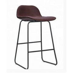 Полубарный стілець Бостон м'який темно-коричневий ніжки металеві чорні Київ