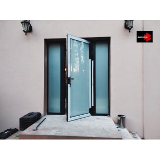 Алюмінієві двері з теплим порогом від виробника в Києві з монтажем