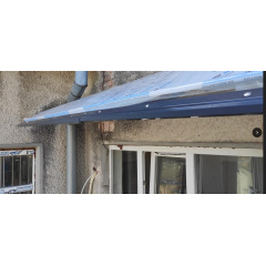 Металевий збірний навіс (козирок) над дверима Dash'Ok 3.05x1.5 м Hi-tech, темно-сірий, мон 4 мм, прозр Ізюм