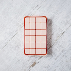 Форма для льда с крышкой 3.2 х 2.7 см Olin & Olin 24 кубиков бежевая Ромни