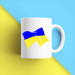 Кружка чашка белая с принтом "Развивающийся флаг Украины" Кавун Доманівка