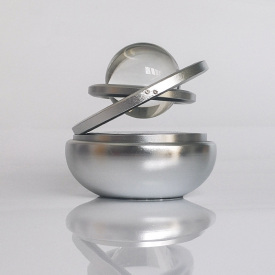 Ароматизатор в автомобиль Левитирующие кольца Галактика от солнечного света MIO + 1 сменный картридж Серый (050970)