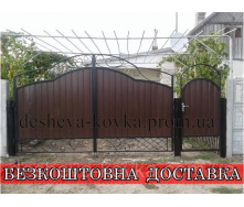 Кованые распашные ворота из калиткой из профнастила