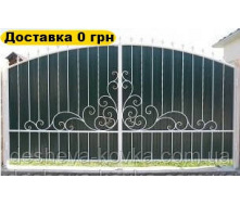 Кованые ворота из профнастила и элементами ковки