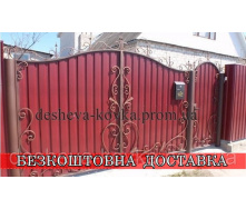 Кованые ворота из профнастила и элементами ковки
