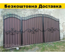 Кованые распашные ворота из калиткой и профнастилом