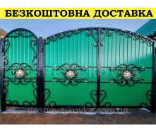 Кованые ворота из профнастилом и коваными элементами