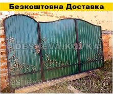 Распашные кованые ворота из профнастила из калиткой