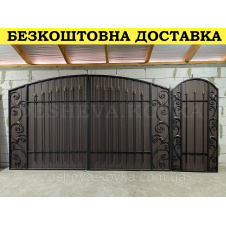 Ворота с коричневым матовым профнастилом и ковкой в ​​НАЛИЧИИ