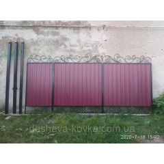 Ковані ворота із зеленим профнастилом та елементами кування Прилуки