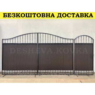 Кованые ворота с ковкой и зеленым профнастилом